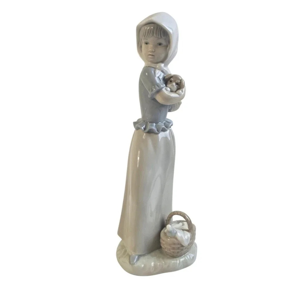 Nao Lladro Girl Holding Dog Basket Porcelain Figurine #170 Peasant Collectible